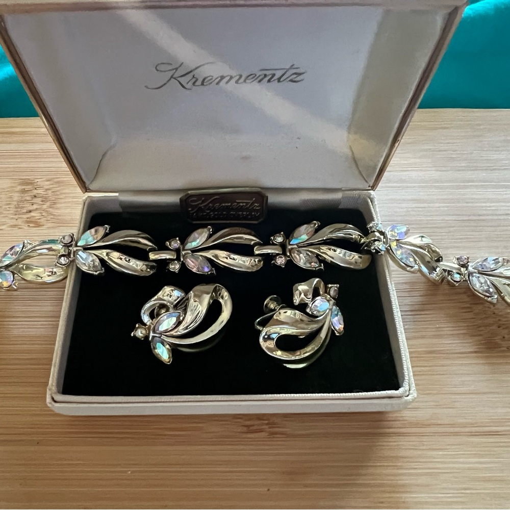 Krementz Silver Jewelry Set with Iridescent Accents